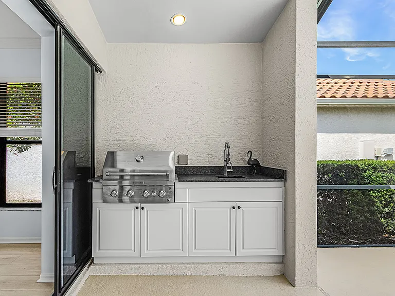 10001 Isola Way — Photo 11