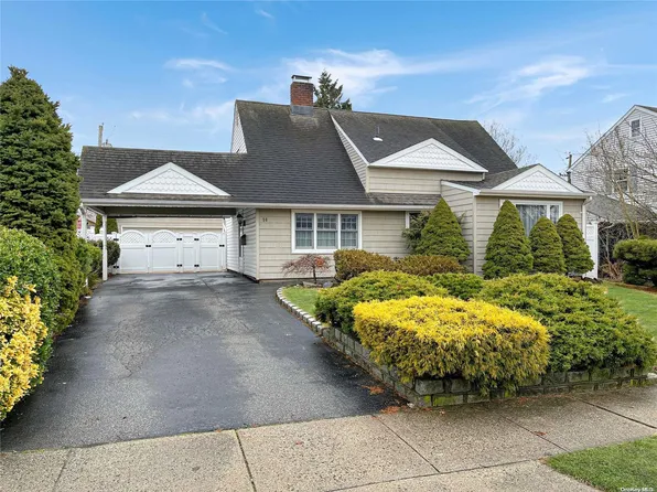 56 Twin Lane N. Lane, Wantagh, NY 11793