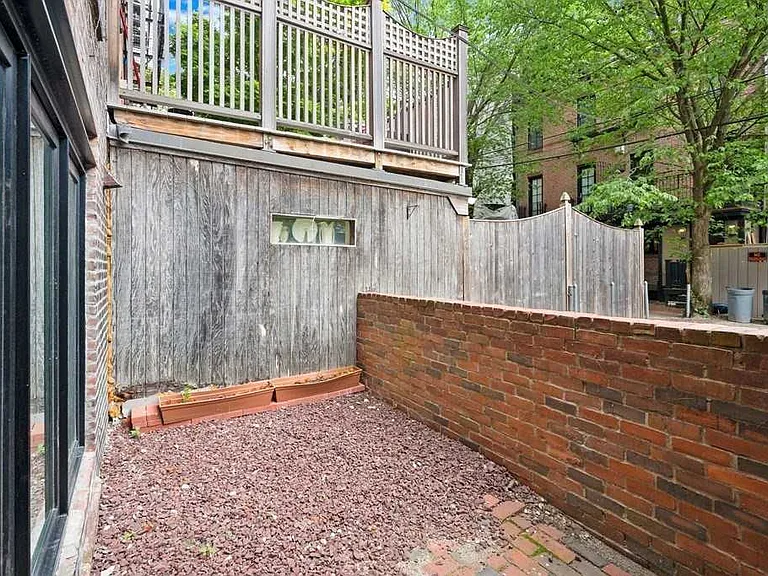 Dartmouth Pl — Photo 2