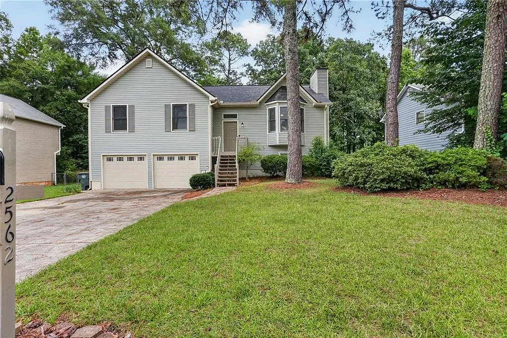 4 bed, 2.0 bath, 2252 sqft, $2,600 — Photo 1