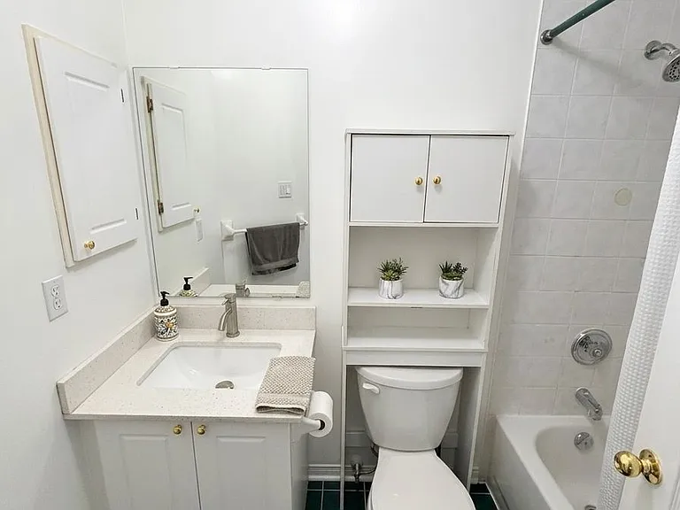 57 Bunchberry Way W — Photo 8