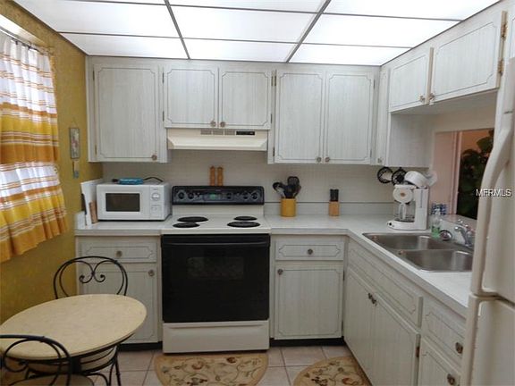 4th image of 10190 Imperial Point Dr W APT 18