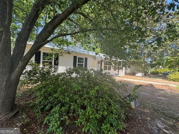 10 Grove St, Hazlehurst, GA 31539