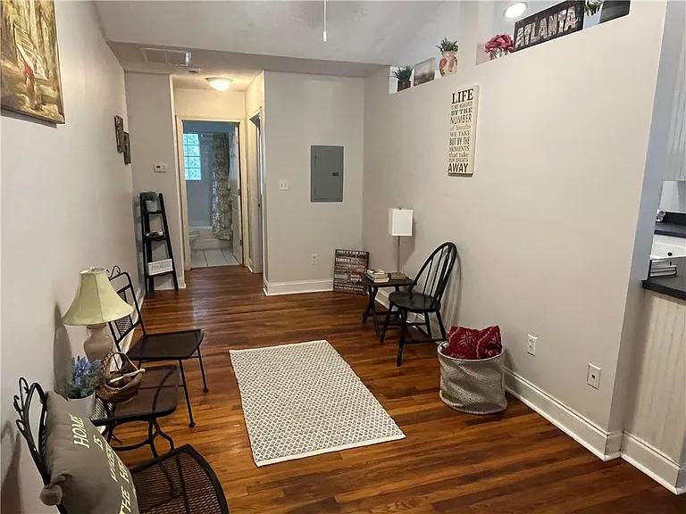 1115 Shelby Pl SE #B — Photo 6