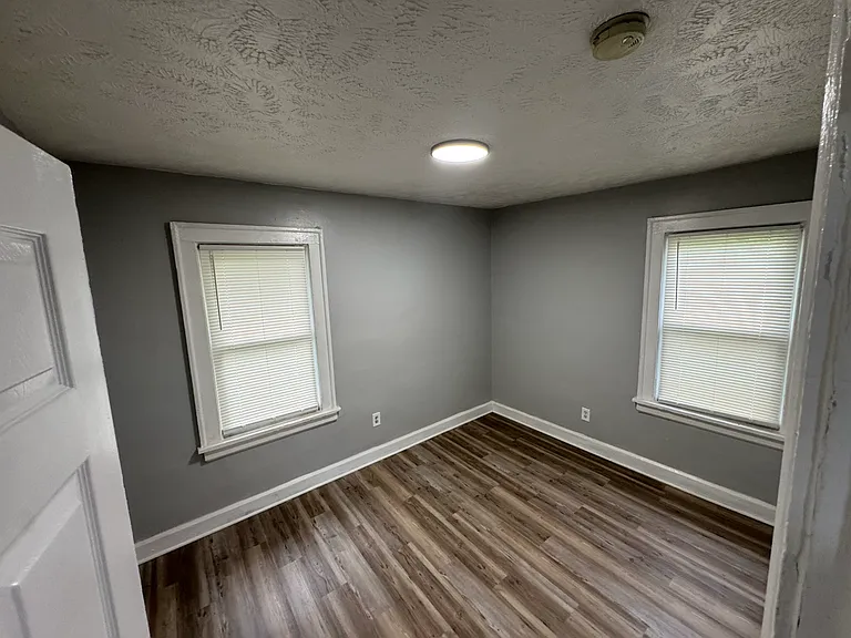 12701 Rexford Ave — Photo 16