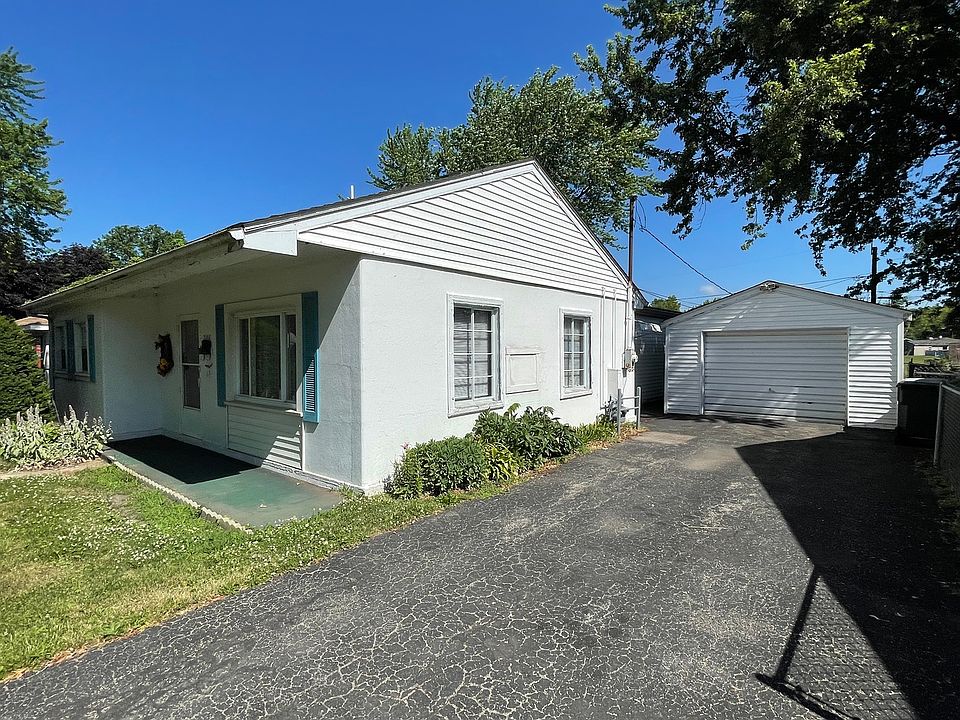 2108 Chestnut Ave, Sterling, IL 61081 | Zillow