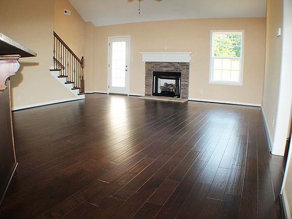 3rd image of 1093 Castlerock Dr
