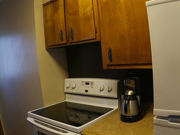 5th image of 503 NE Applewood St