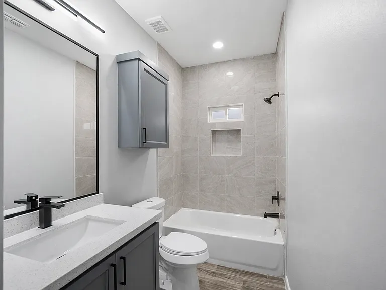 2409 Indian Creek Ave #3 — Photo 8