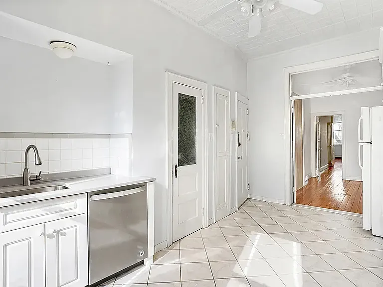 78 Devoe St #2L — Photo 7