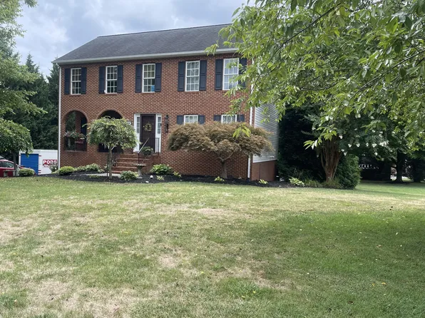 519 Brookfield Ln, Roanoke, VA 24012