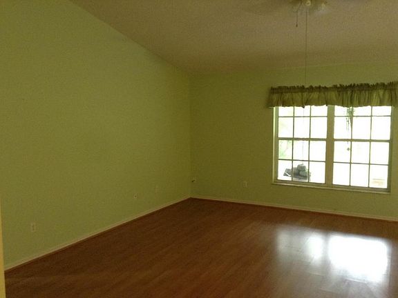 5th image of 2441 SE Westmoreland Blvd