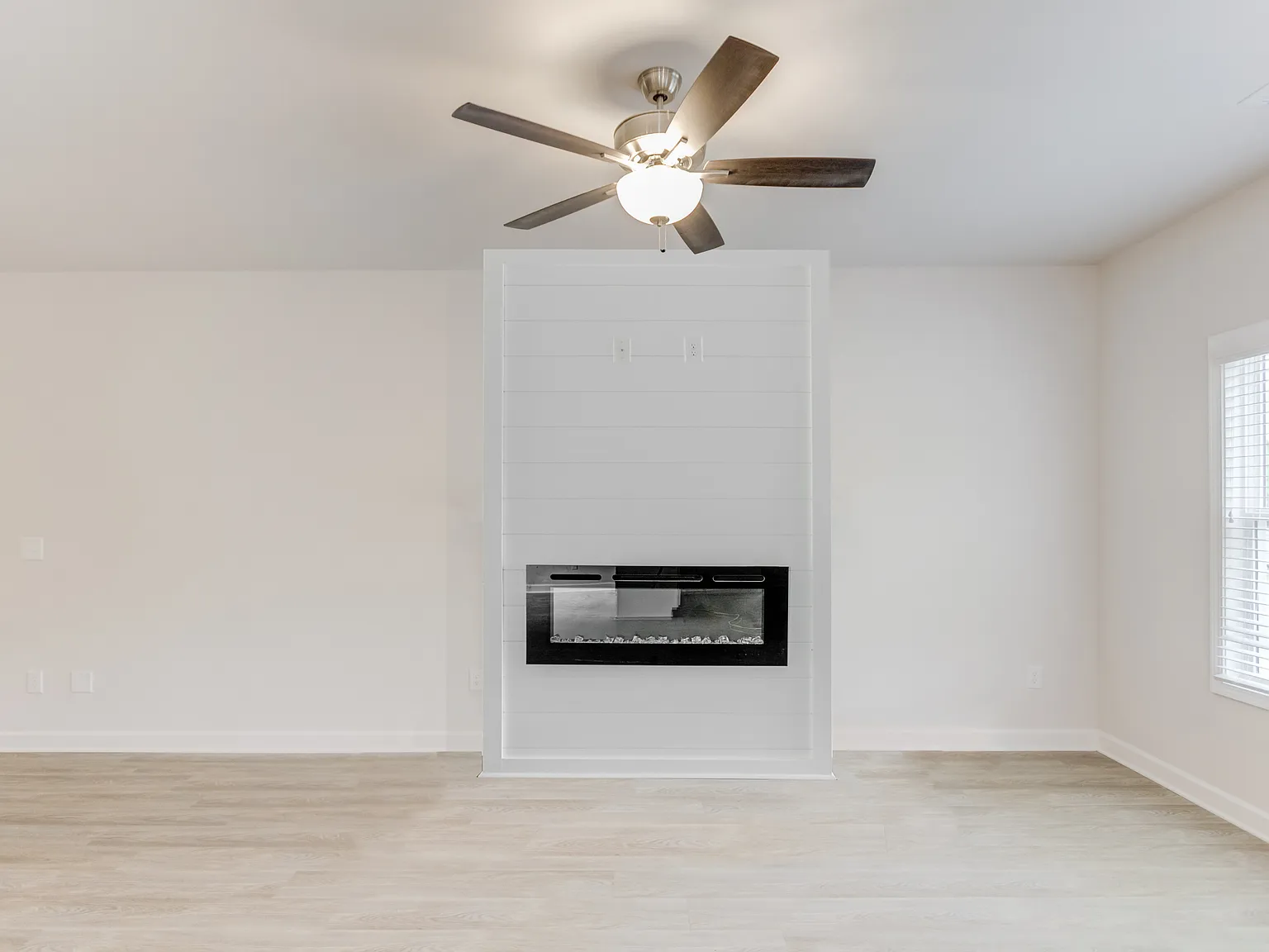 3 bed, 2.5 bath, 1743 sqft, $2,125 — Photo 4