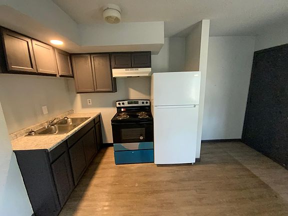 4th image of 504 W Woodbury St #1
