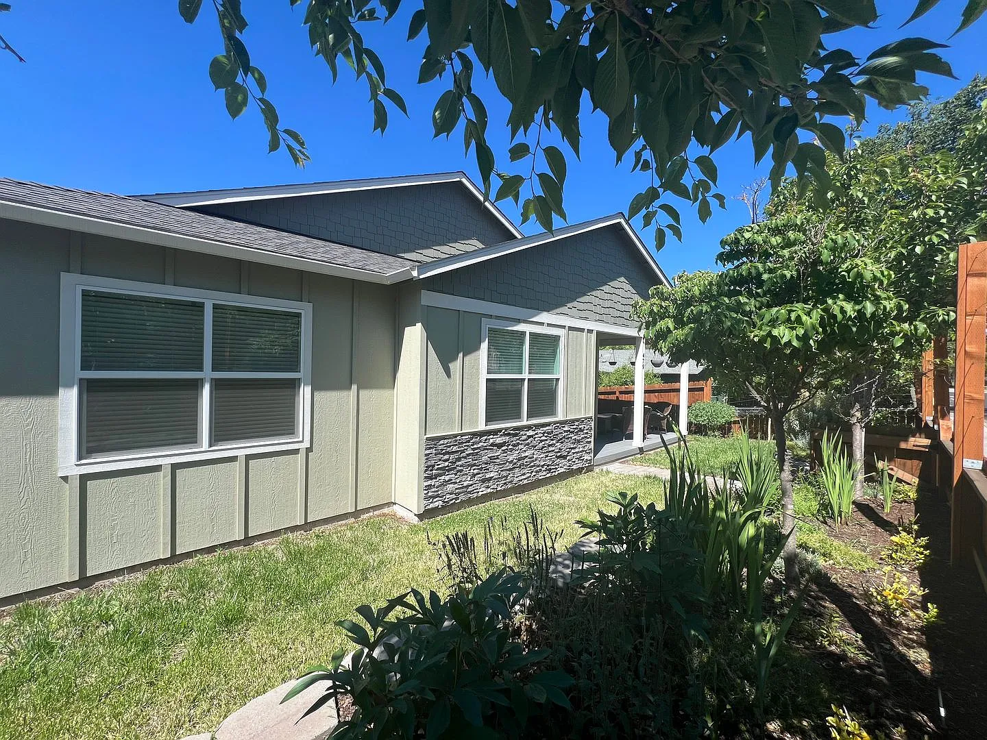 Newer Three bed, 2.5 bath Ashland Home | Available September — Photo 2