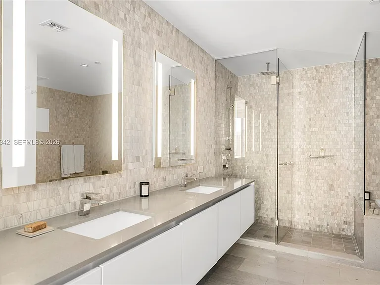 88 SW 7th St #2105 — Photo 13