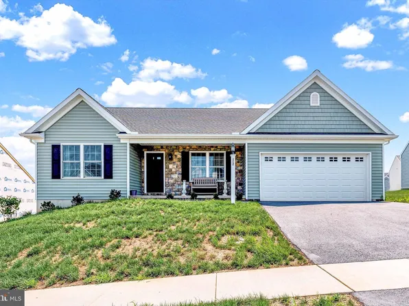 112 Creekside Dr, New Providence, PA 17560