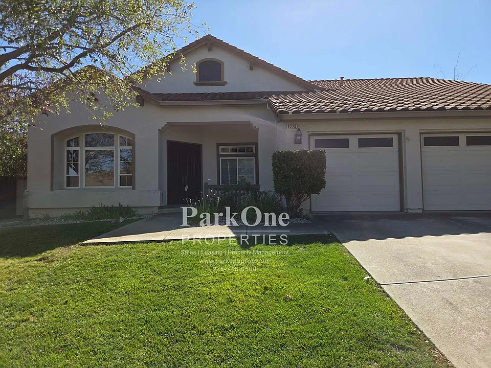 5270 Ambleside Dr