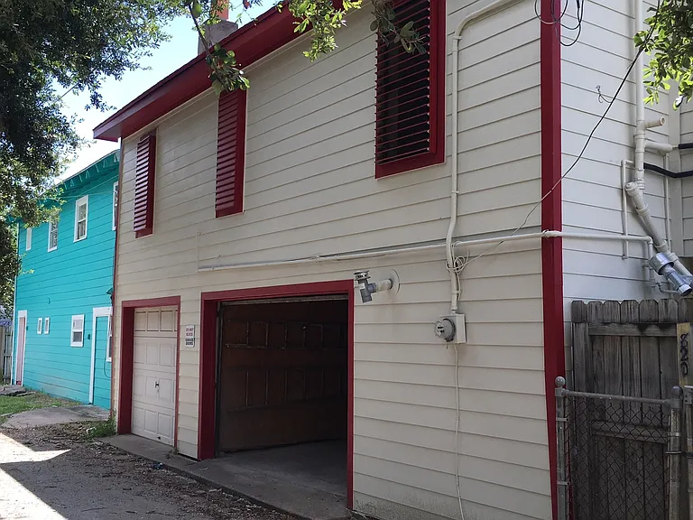 820 Broadway St — Photo 10