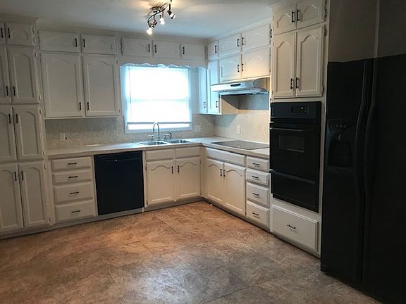 3rd image of 1536 Westview Dr