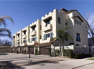 945 Queen Annes Rd, Houston, TX 77024