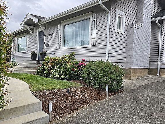 Shared driveway to garage