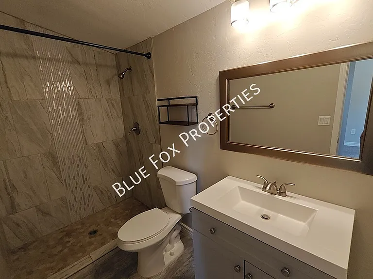 619 S Highland Ave — Photo 50