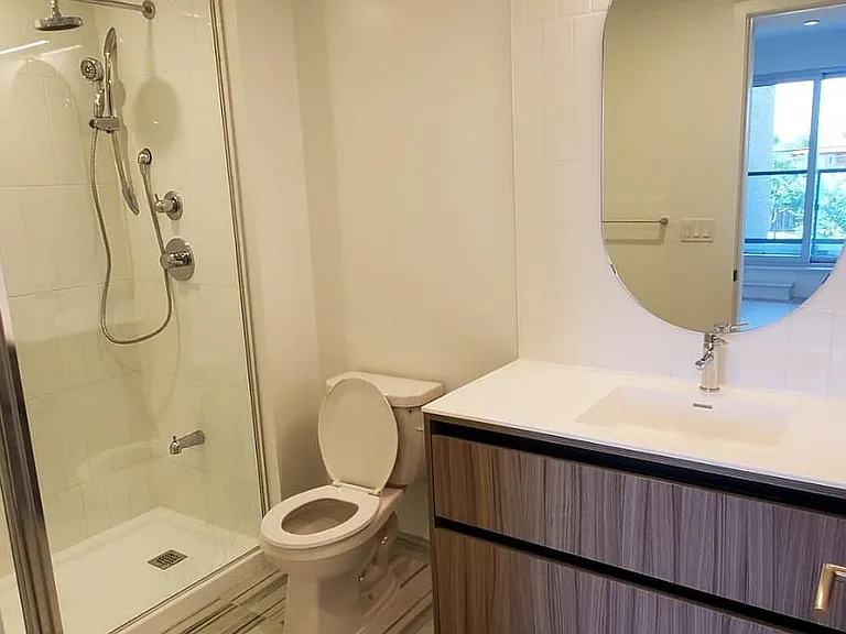 7950 Bathurst St #210 — Photo 5