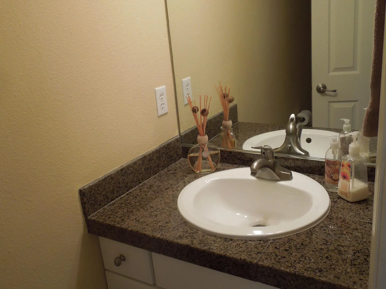 4 bed, 2.5 bath, 1993 sqft, $2,895 — Photo 3