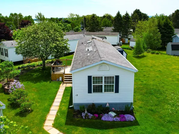 12 Genoa Cres, Charlottetown, PE C1C 1M1