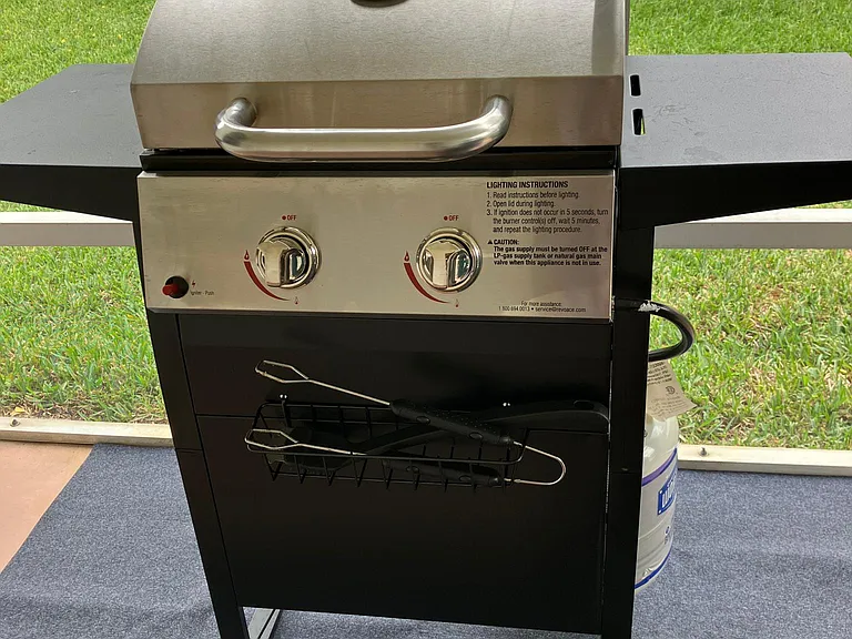 grill on rear lanai. Privacy wall in backyard