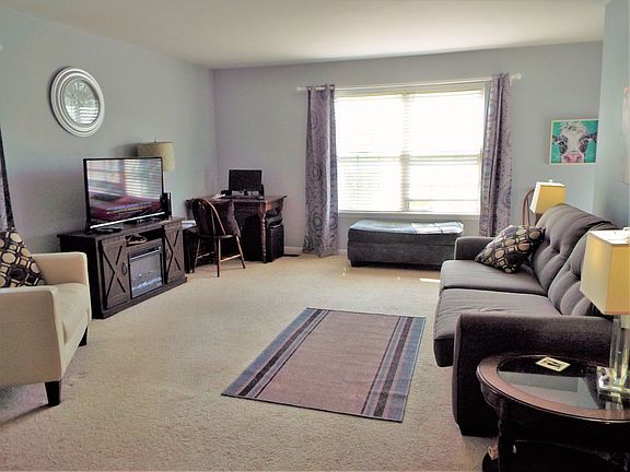 2nd image of 30 Coolidge Ct
