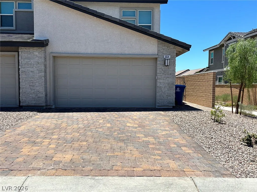 3 bed, 2.5 bath, 1497 sqft, $2,200 — Photo 2