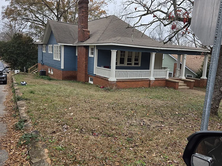 401 Hill Ln — Photo 2
