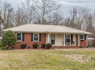 342 Foxcroft Dr, Winston Salem, NC 27103