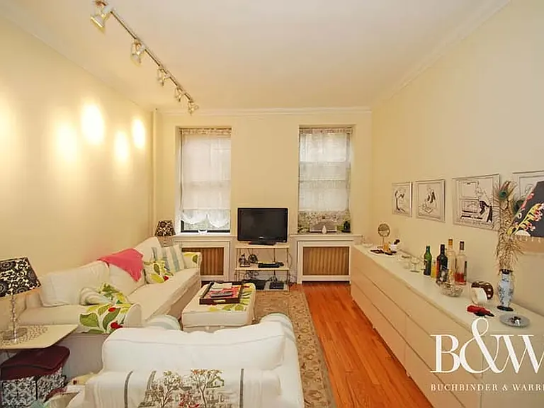 1061 Madison Ave #3A — Photo 1