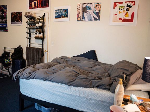 5th image of 2833 W Medill Ave #1