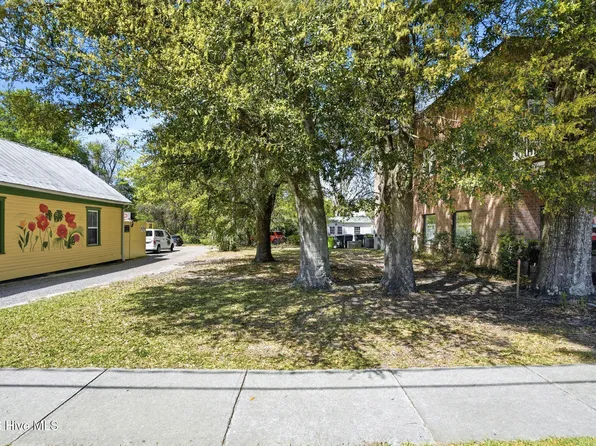 413 N Howe St, Southport, NC 28461