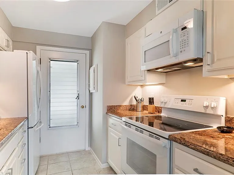 1300 Gulf Shore Blvd N #406 — Photo 11