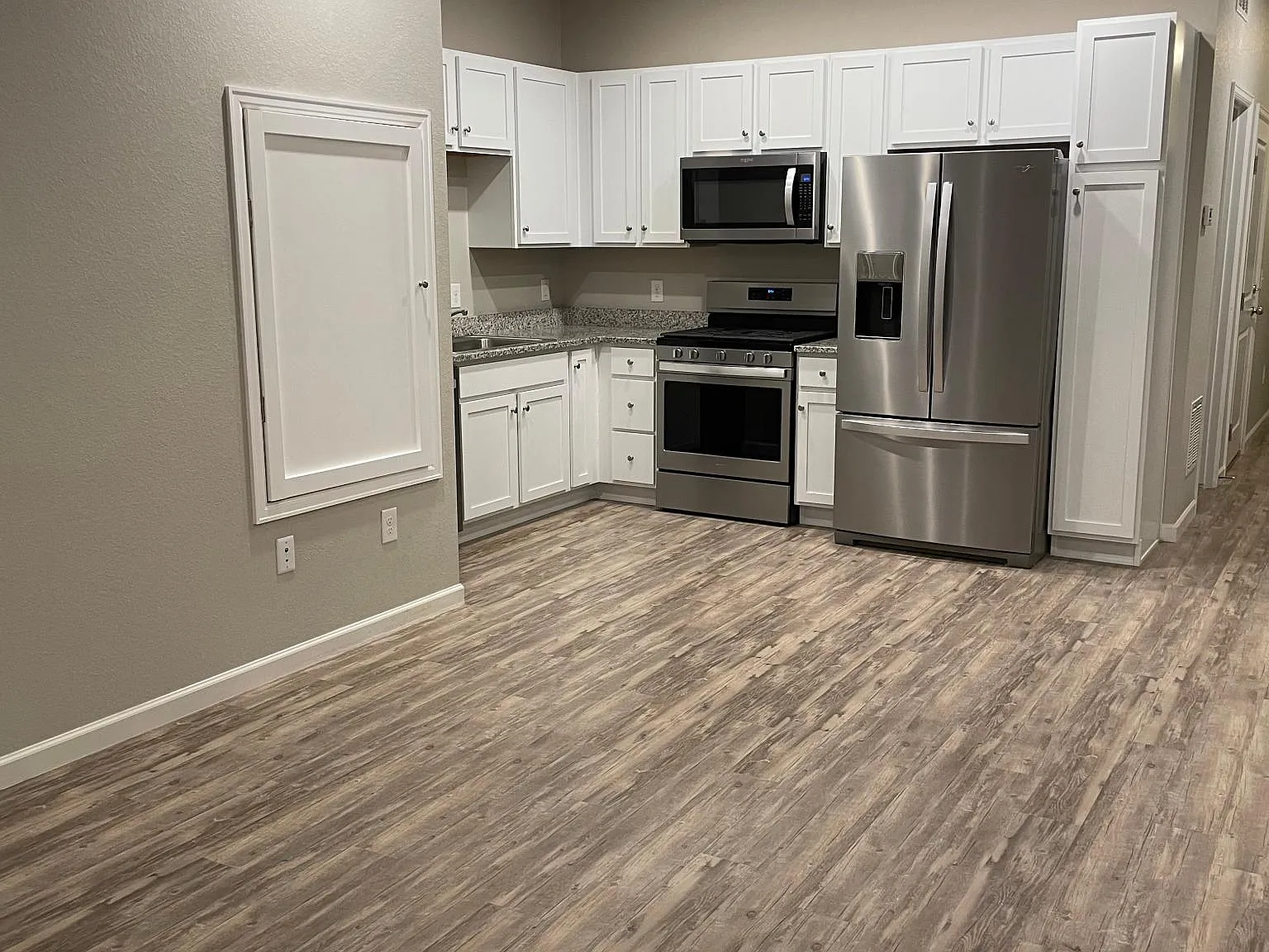 1053 Oak Cir — Photo 2