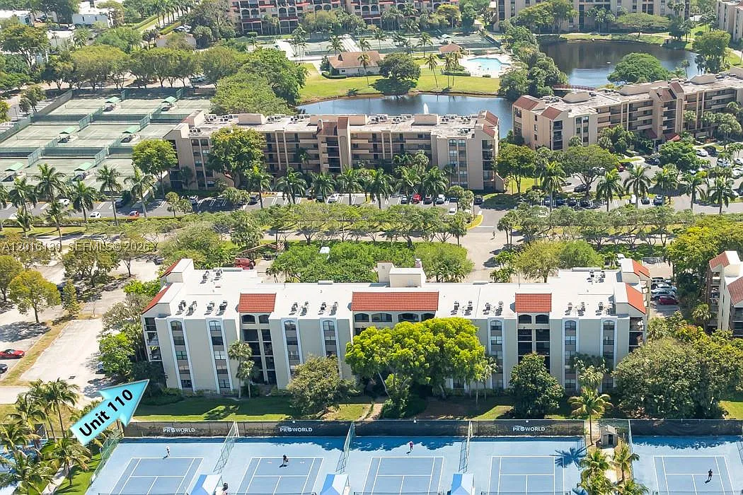 Lavers Resort & Racquet — Photo 1
