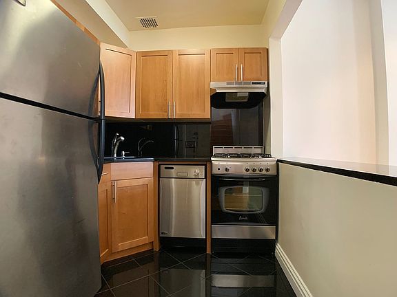 2nd image of 250 W 102nd St #5S