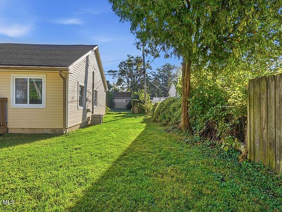 42nd image of 1543 Travis Dr