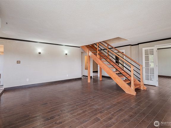 5th image of 2916 Columbia Heights Road