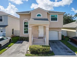 9889 NW 2nd St, Plantation, FL 33324