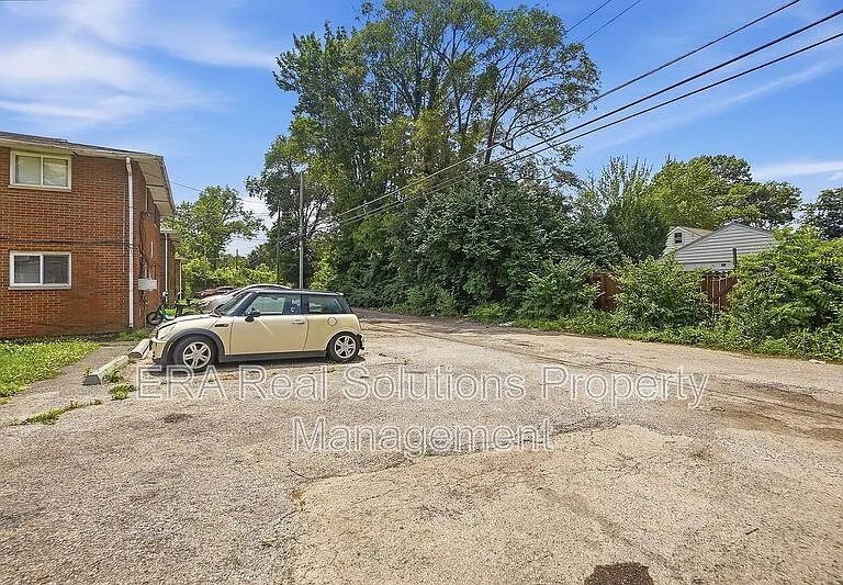 281 S Napoleon Ave #B — Photo 23