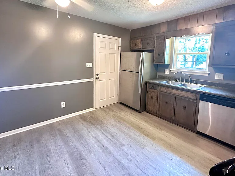4558 Colonial Rd — Photo 5
