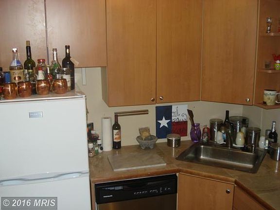 3rd image of 1111 Arlington Blvd APT 940