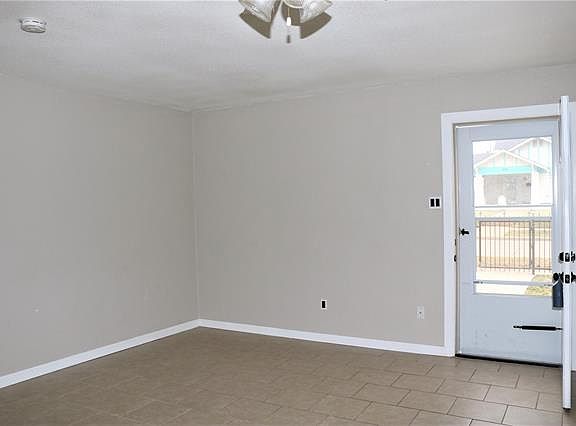 2nd image of 3037 College Ave
