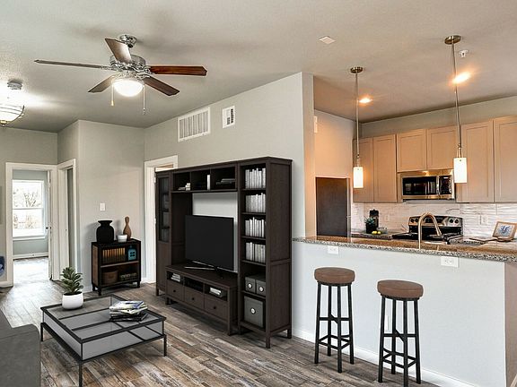 4th image of 1420 Park Pl #2